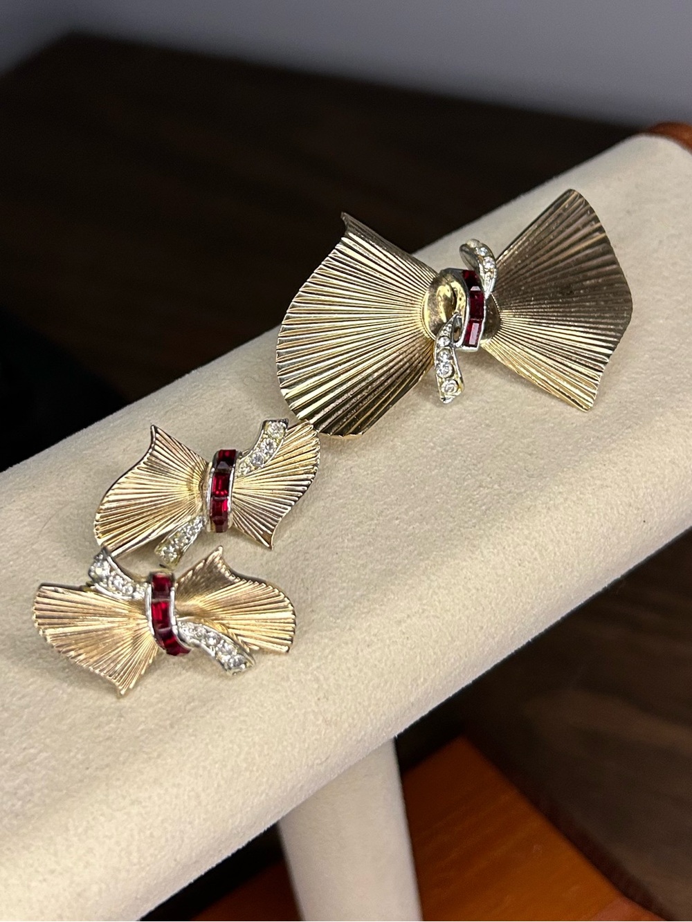 Vintage Coro Gold Tone Ribbed Ribbon Bow Rhinestone Brooch Clip Earrings Set